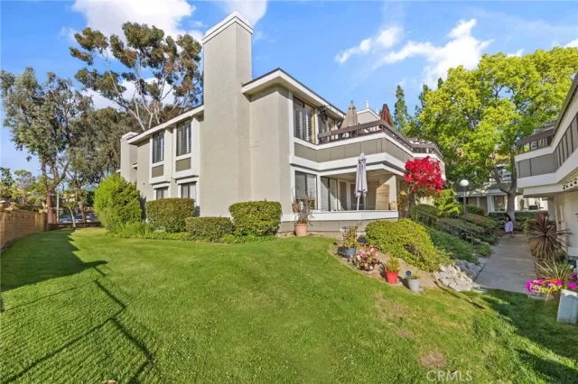 MLS: OC23112514 Condo For Sale