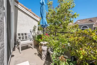 Photo #6: OC23112563 Listing