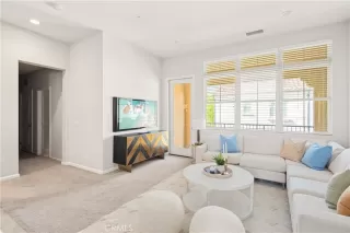 Photo #4: OC23112716 Listing