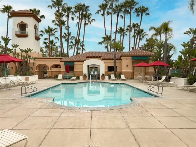 MLS: OC23112739 Condo For Sale