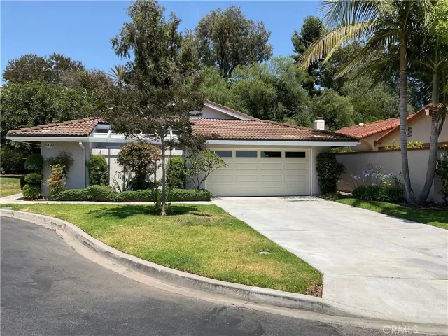 MLS: OC23113071 Condo For Sale