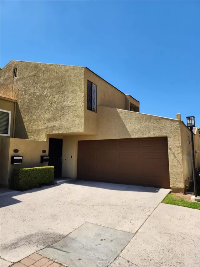 MLS: OC23113124 Condo For Sale