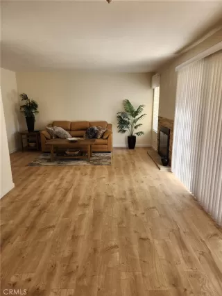 Photo #3: OC23113124 Listing 