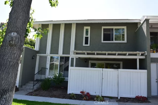 MLS: OC23113146 Condo For Sale