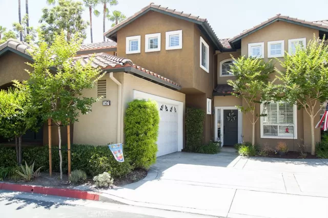 MLS: OC23113169 Condo For Sale