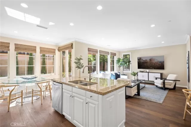 MLS: OC23113193 Condo For Sale