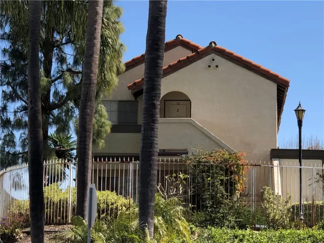 MLS: OC23113231 Condo For Sale