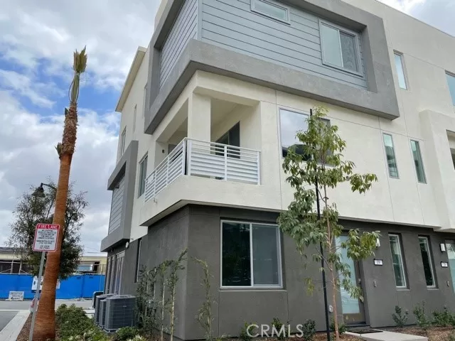 MLS: OC23113427 Condo For Sale
