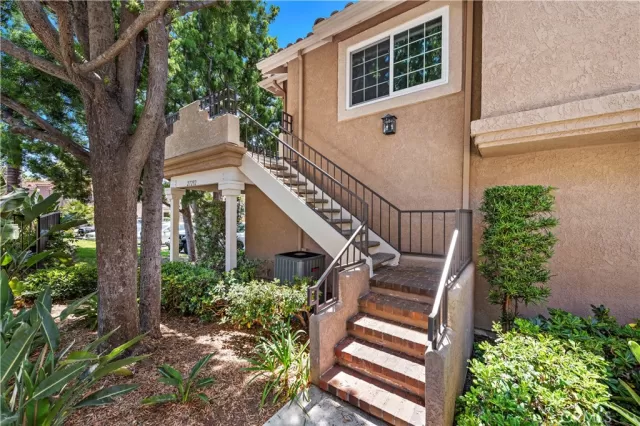 MLS: OC23113431 Condo For Sale