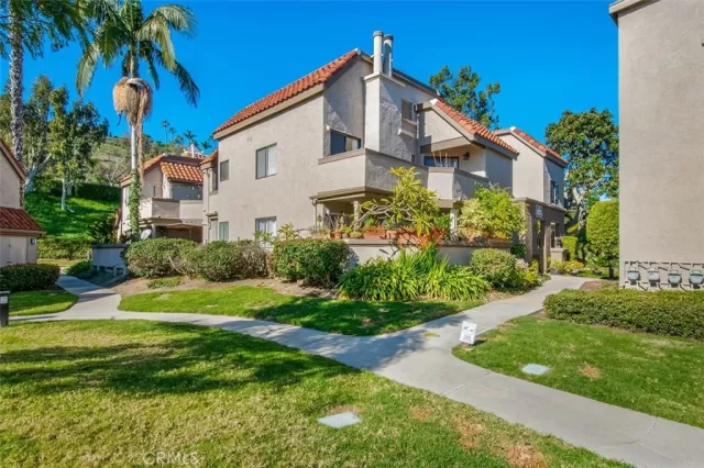 MLS: OC23113445 Condo For Sale