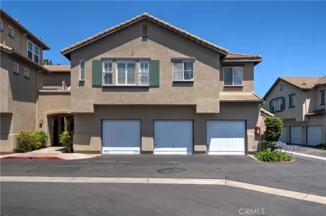 MLS: OC23113503 Condo For Sale