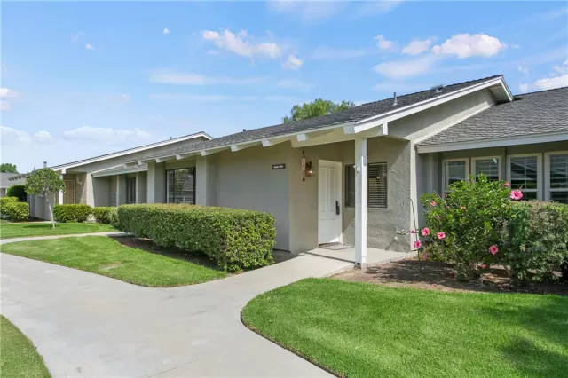 MLS: OC23113520 Condo For Sale