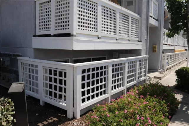 MLS: OC23113557 Condo For Sale