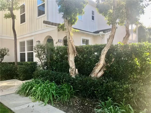 MLS: OC23113868 Condo For Sale