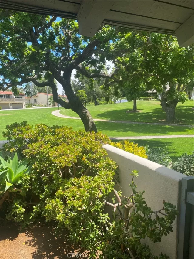 MLS: OC23113980 Condo For Sale