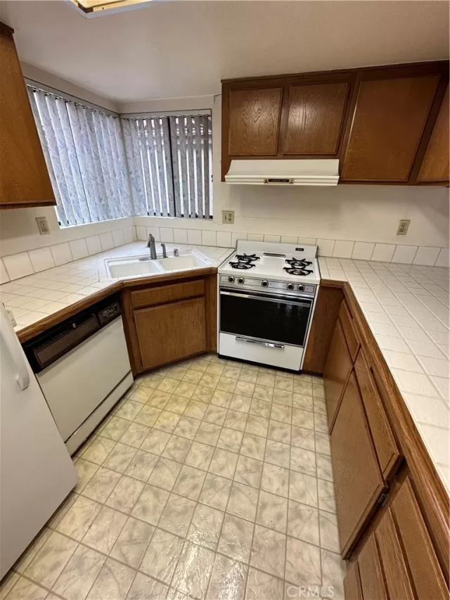 MLS: OC23114036 Condo For Sale