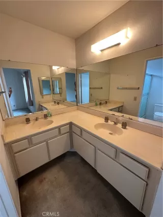 Photo #5: OC23114036 Listing