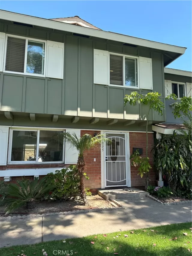 MLS: OC23114164 Condo For Sale