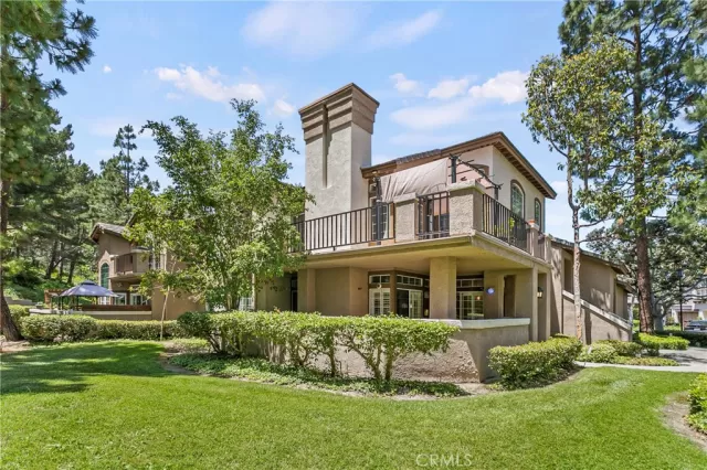 MLS: OC23114411 Condo For Sale