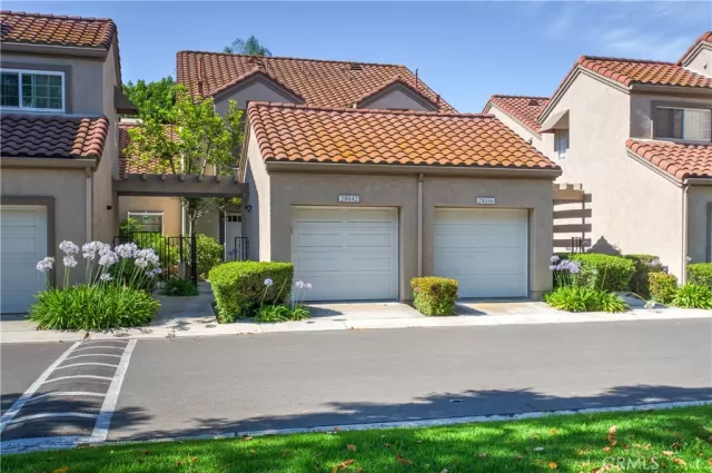 MLS: OC23114520 Condo For Sale