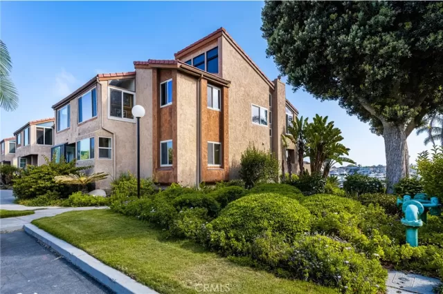 MLS: OC23114560 Condo For Sale