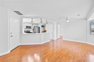 Photo #4: OC23114701 Listing