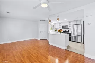 Photo #5: OC23114701 Listing