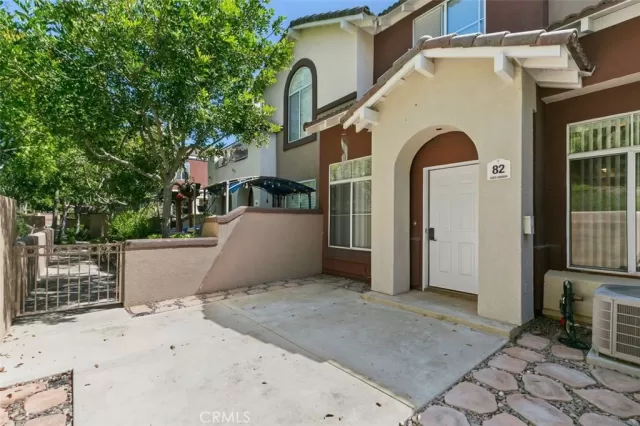 MLS: OC23114727 Condo For Sale