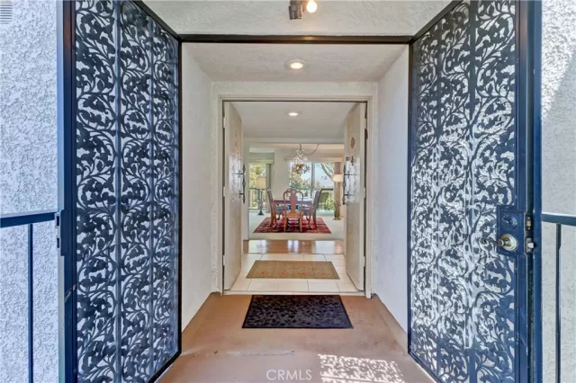 MLS: OC23114757 Condo For Sale