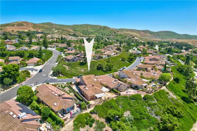 MLS: OC23114759 Condo For Sale