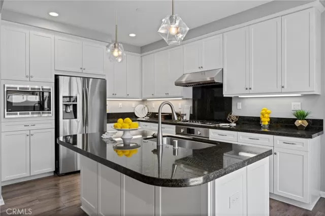 MLS: OC23114994 Condo For Sale