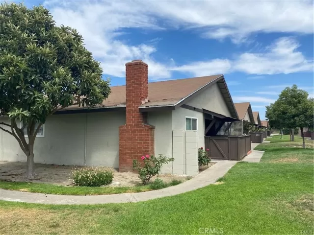 MLS: OC23115083 Condo For Sale