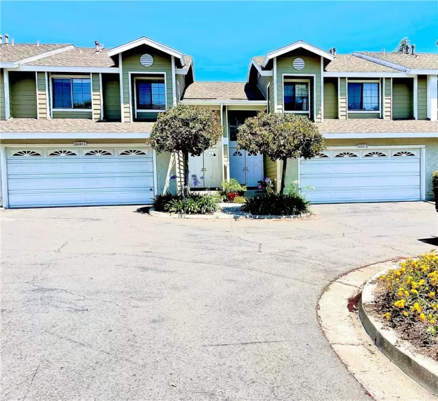 MLS: OC23115153 Condo For Sale