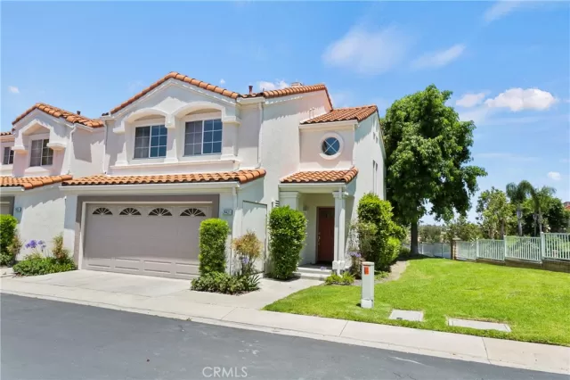 MLS: OC23115171 Condo For Sale