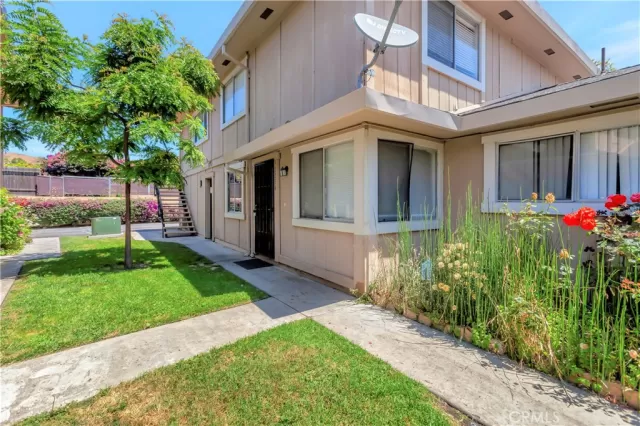 MLS: OC23115947 Condo For Sale