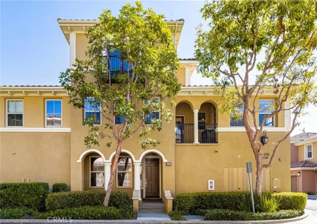 MLS: OC23115952 Condo For Sale