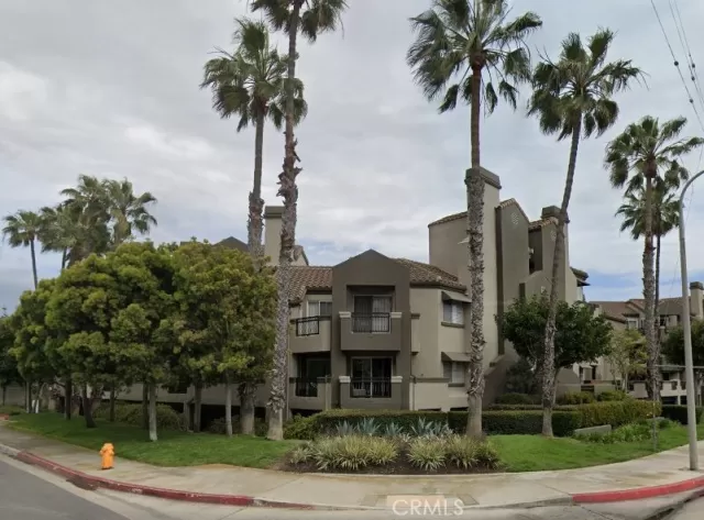 MLS: OC23116069 Condo For Sale