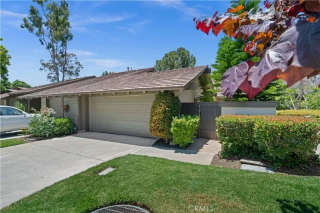 MLS: OC23116206 Condo For Sale