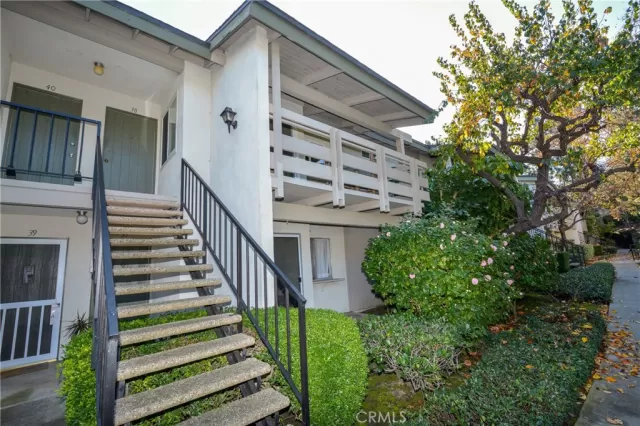 MLS: OC23116923 Condo For Sale