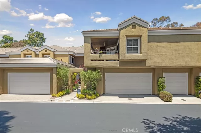 MLS: OC23116938 Condo For Sale