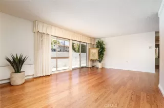 Photo #2: OC23117023 Listing