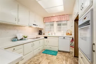 Photo #6: OC23117023 Listing