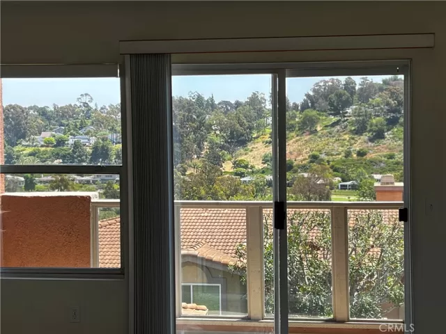 MLS: OC23117156 Condo For Sale