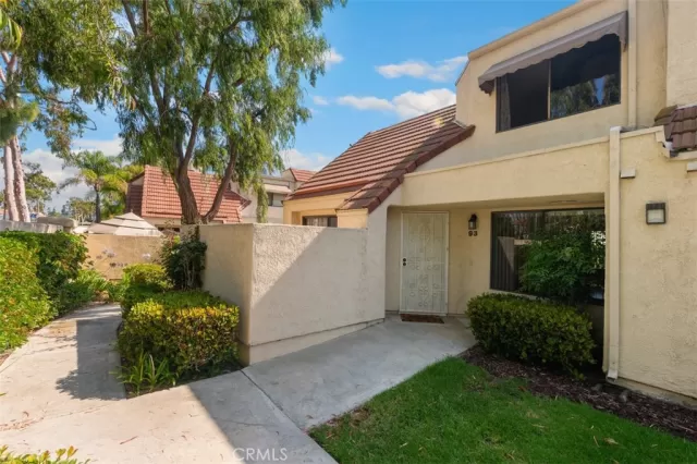 MLS: OC23117234 Condo For Sale