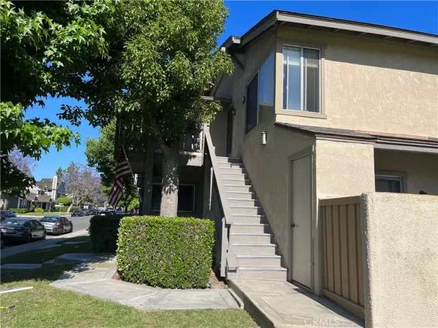 MLS: OC23117596 Condo For Sale