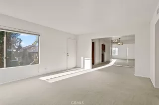 Photo #3: OC23117596 Listing