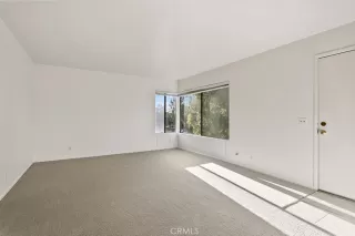 Photo #4: OC23117596 Listing