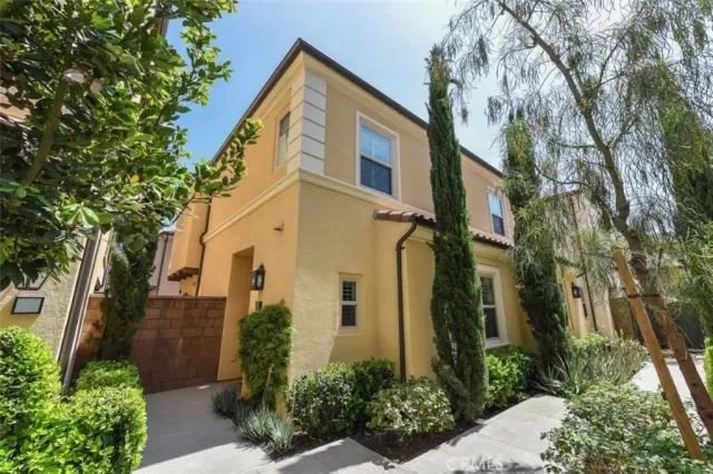 MLS: OC23117597 Condo For Sale