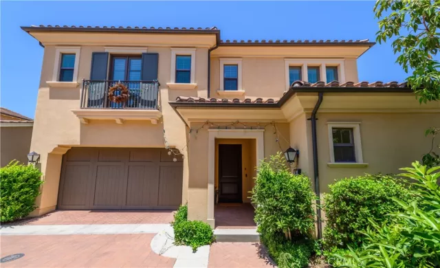 MLS: OC23117699 Condo For Sale