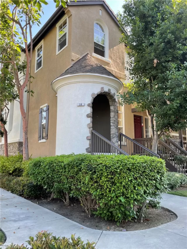 MLS: OC23117772 Condo For Sale